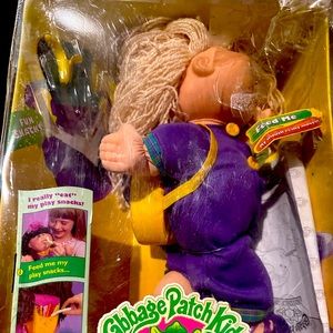 COPY - Vintage cabbage patch snacktime doll